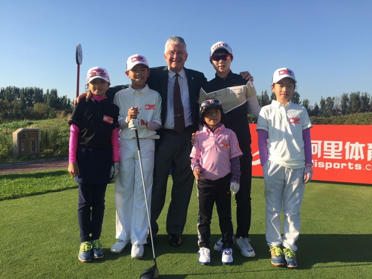 Brett Brasier with a group of junior golfers at a clinic at Reignwood Pine Valley